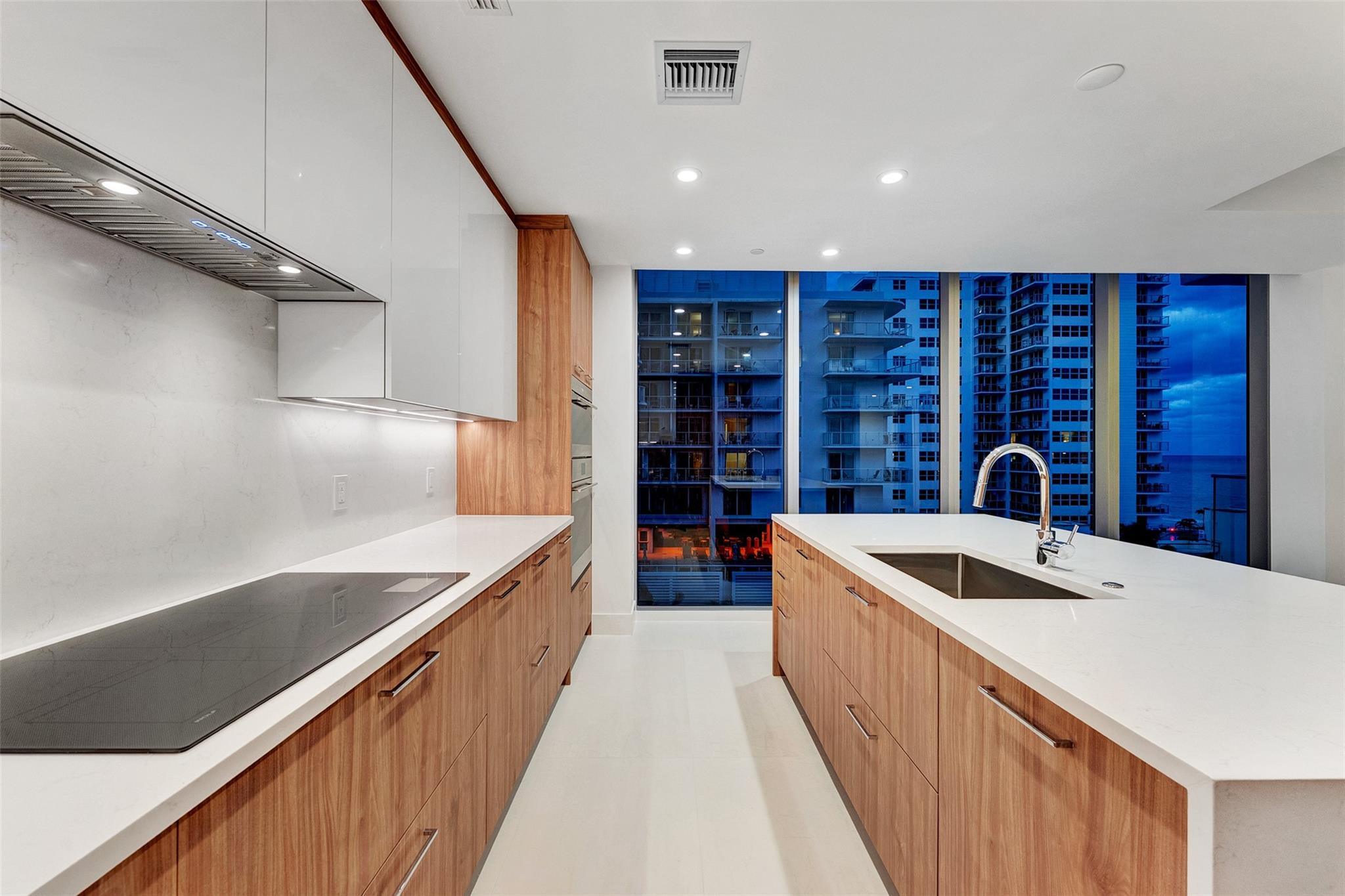 151 N Seabreeeze Boulevard 504