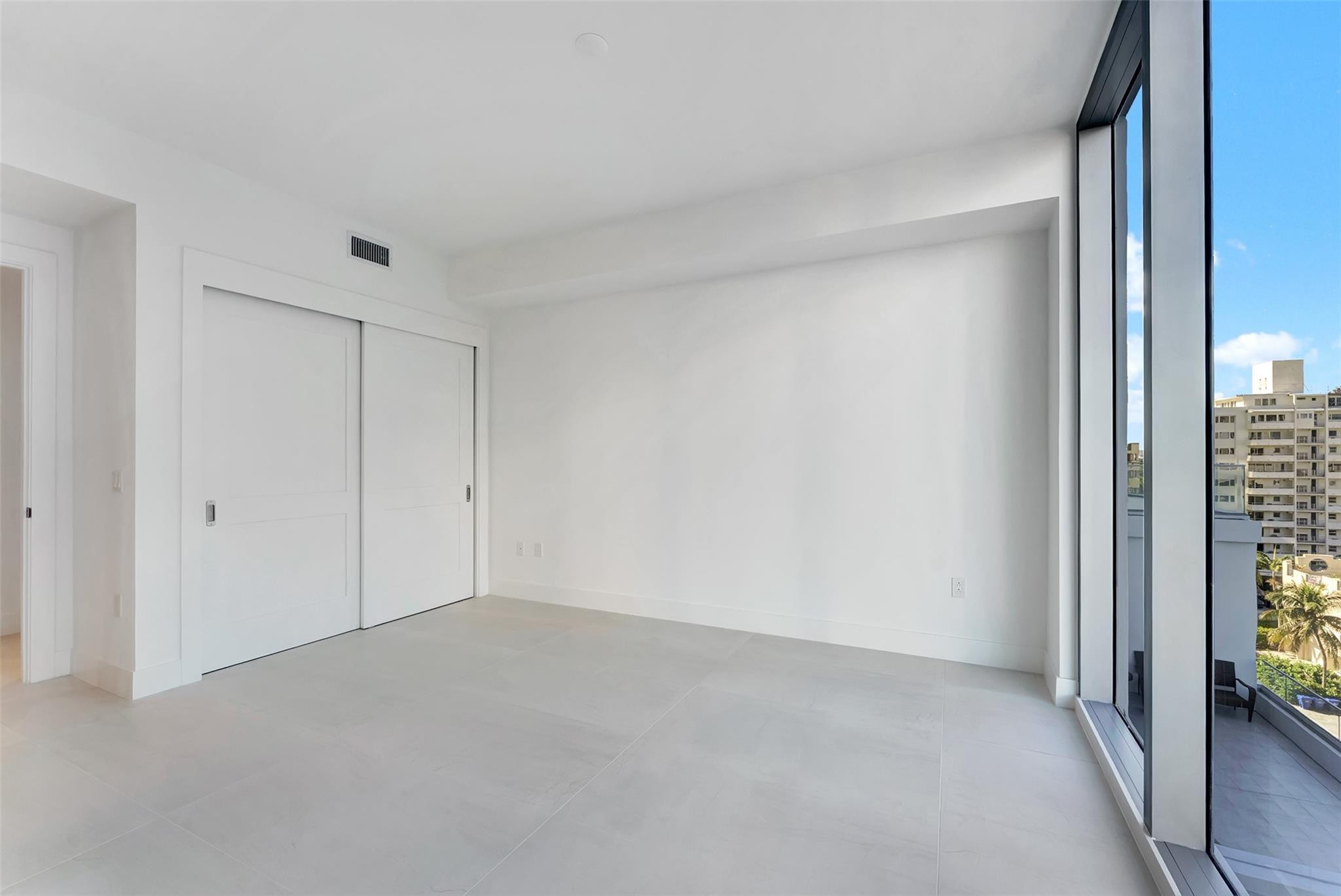 151 N Seabreeeze Boulevard 504