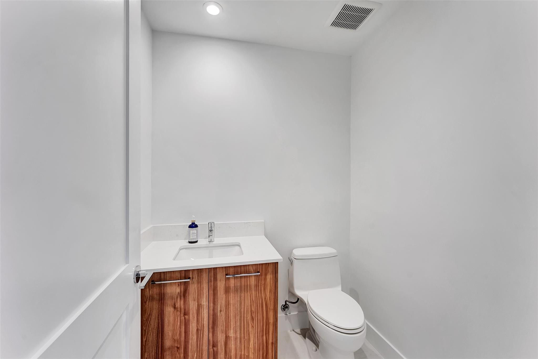 151 N Seabreeeze Boulevard 504