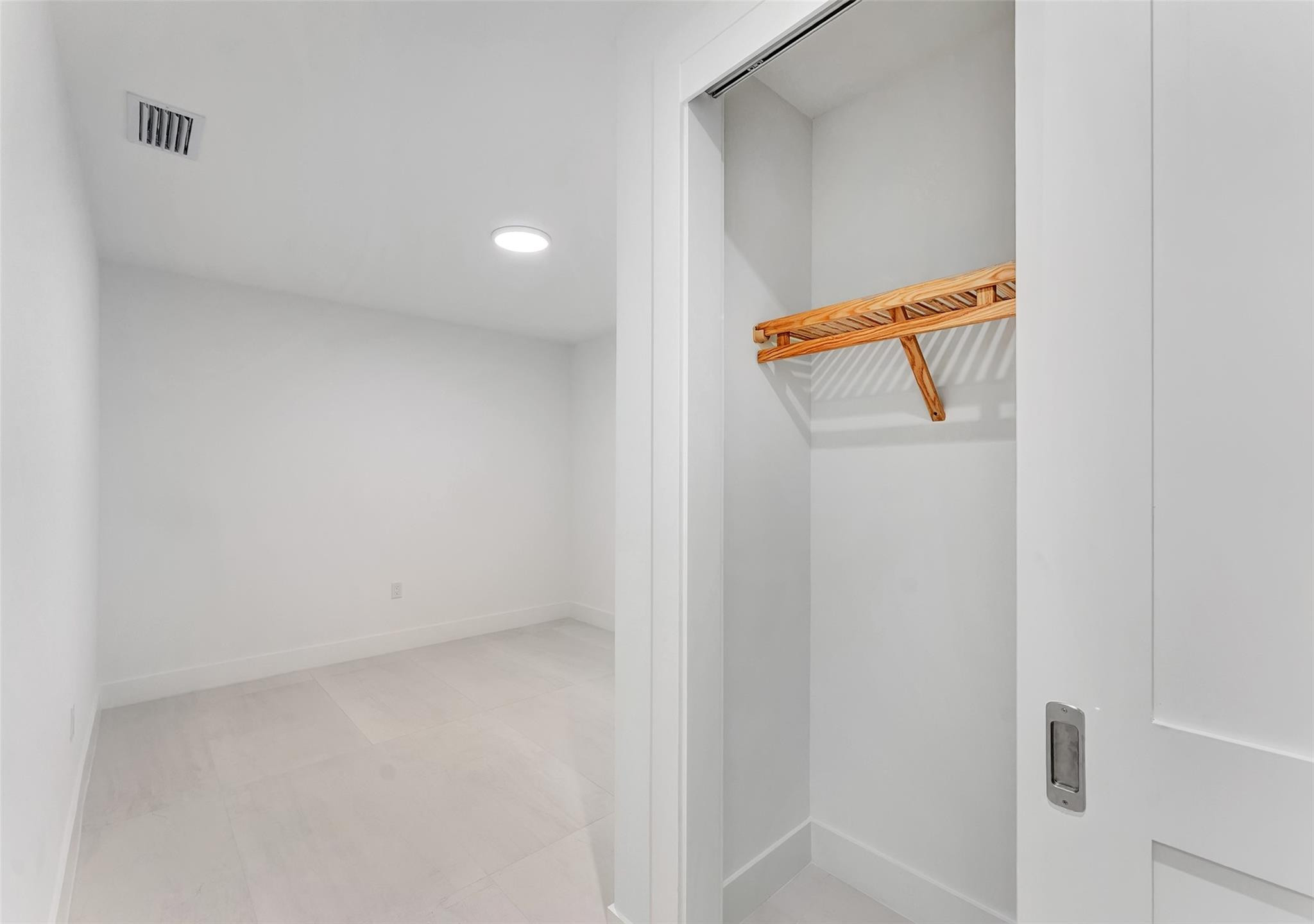 151 N Seabreeeze Boulevard 504