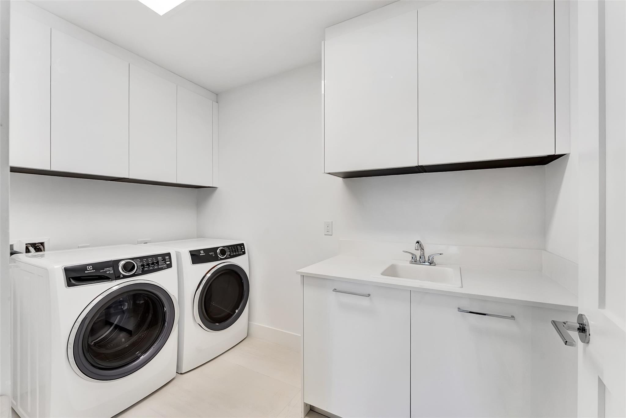 151 N Seabreeeze Boulevard 504