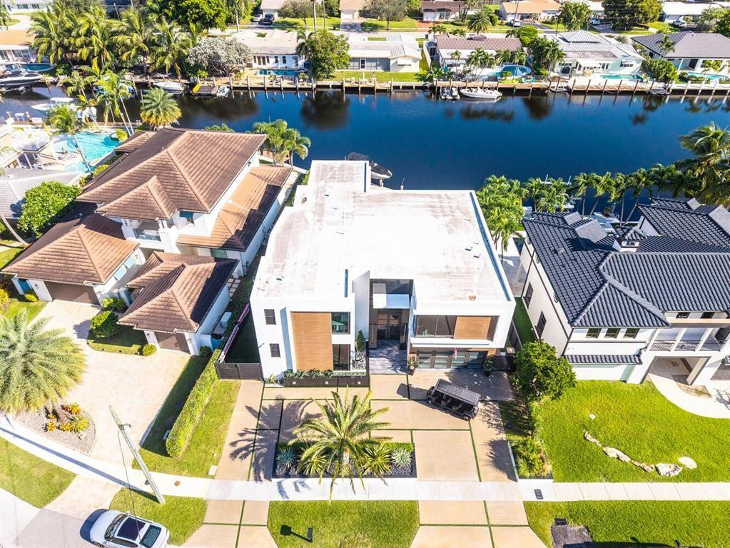 2581 NE 50th Street