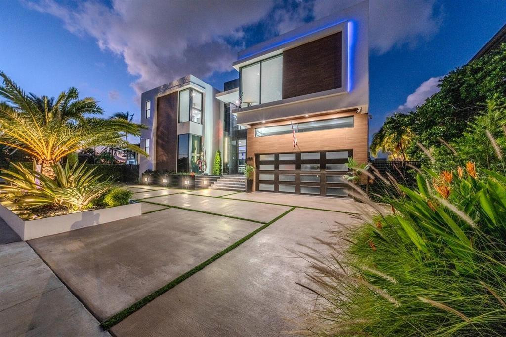 2581 NE 50th Street