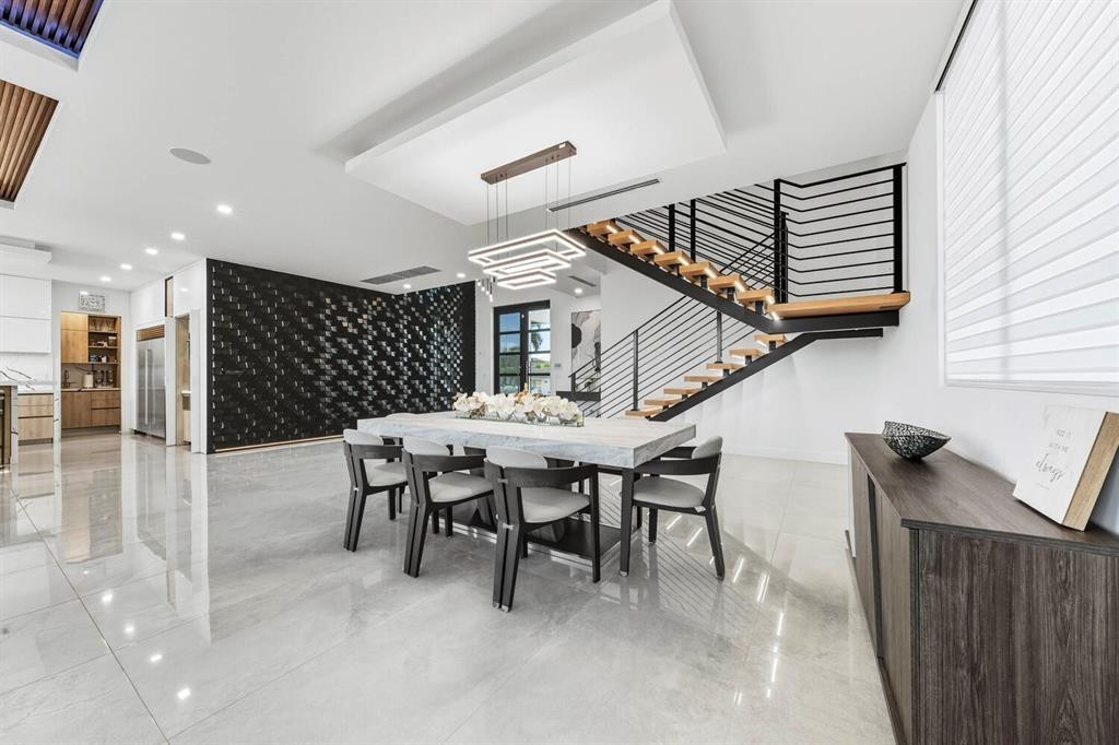 2581 NE 50th Street