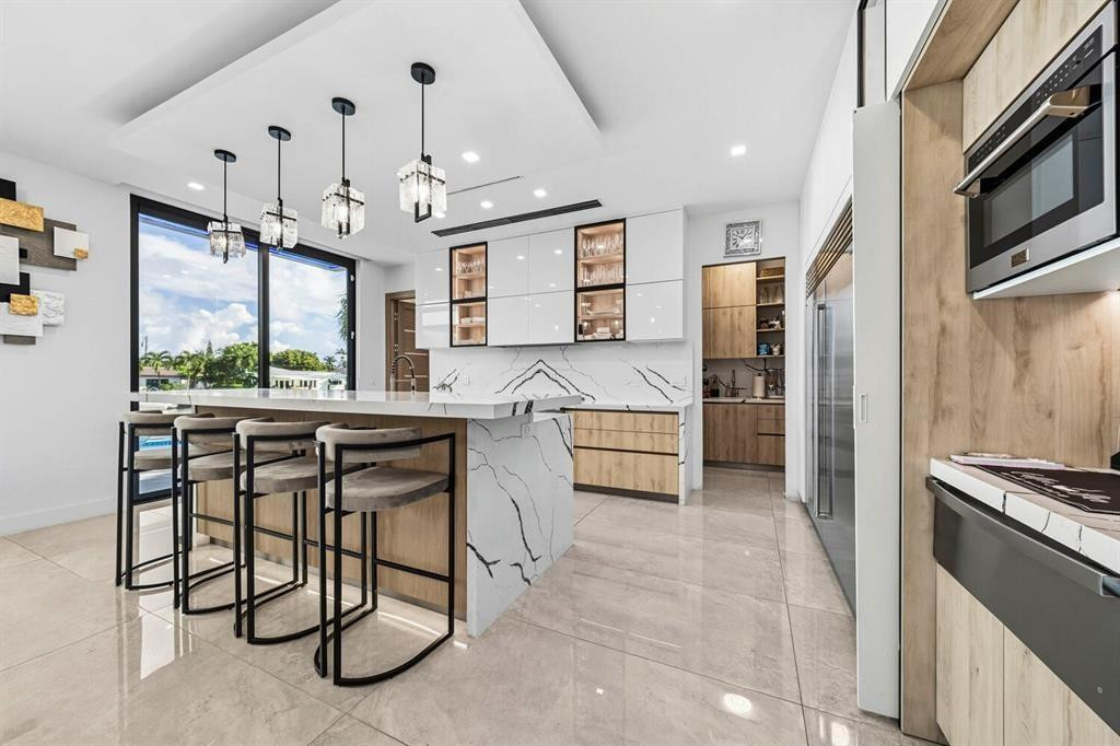 2581 NE 50th Street