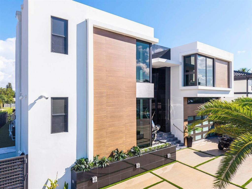 2581 NE 50th Street