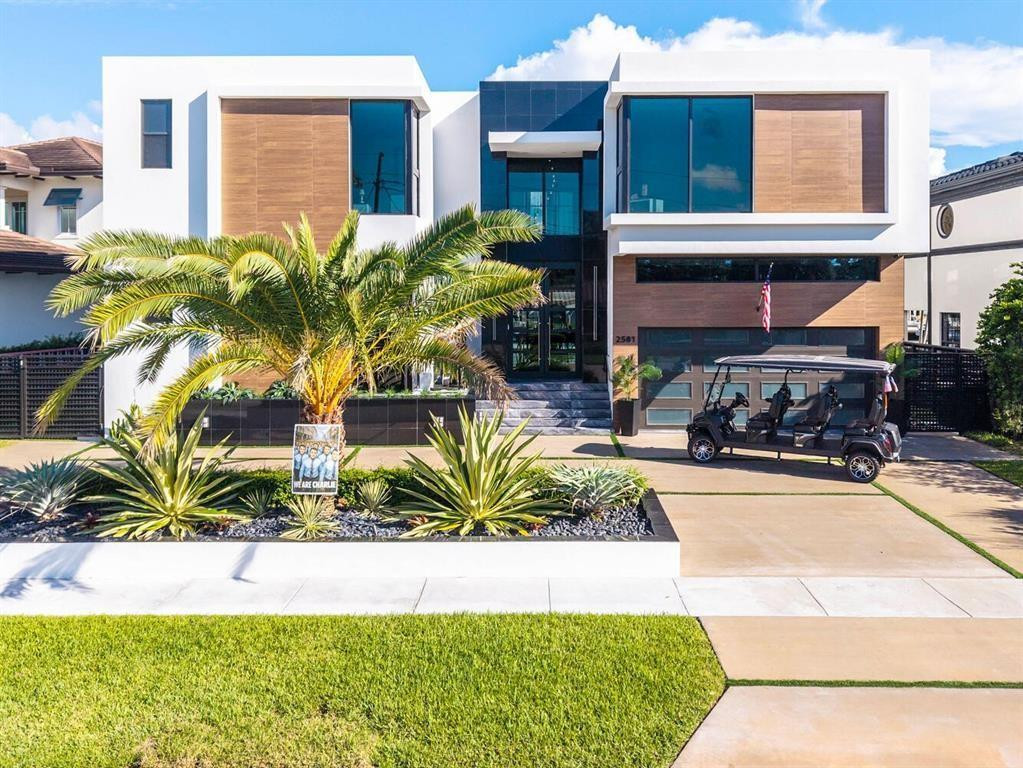2581 NE 50th Street
