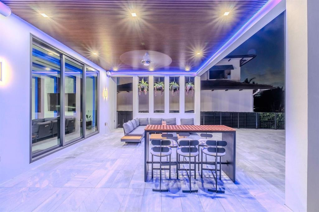 2581 NE 50th Street