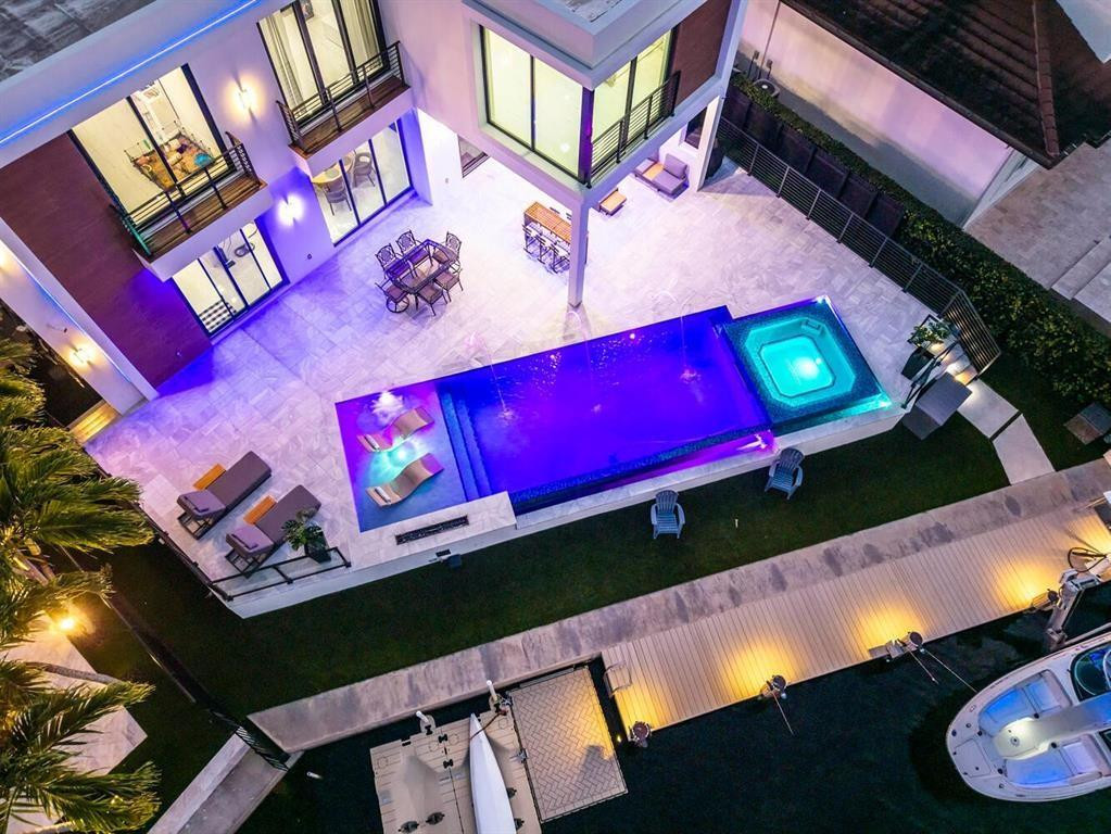 2581 NE 50th Street