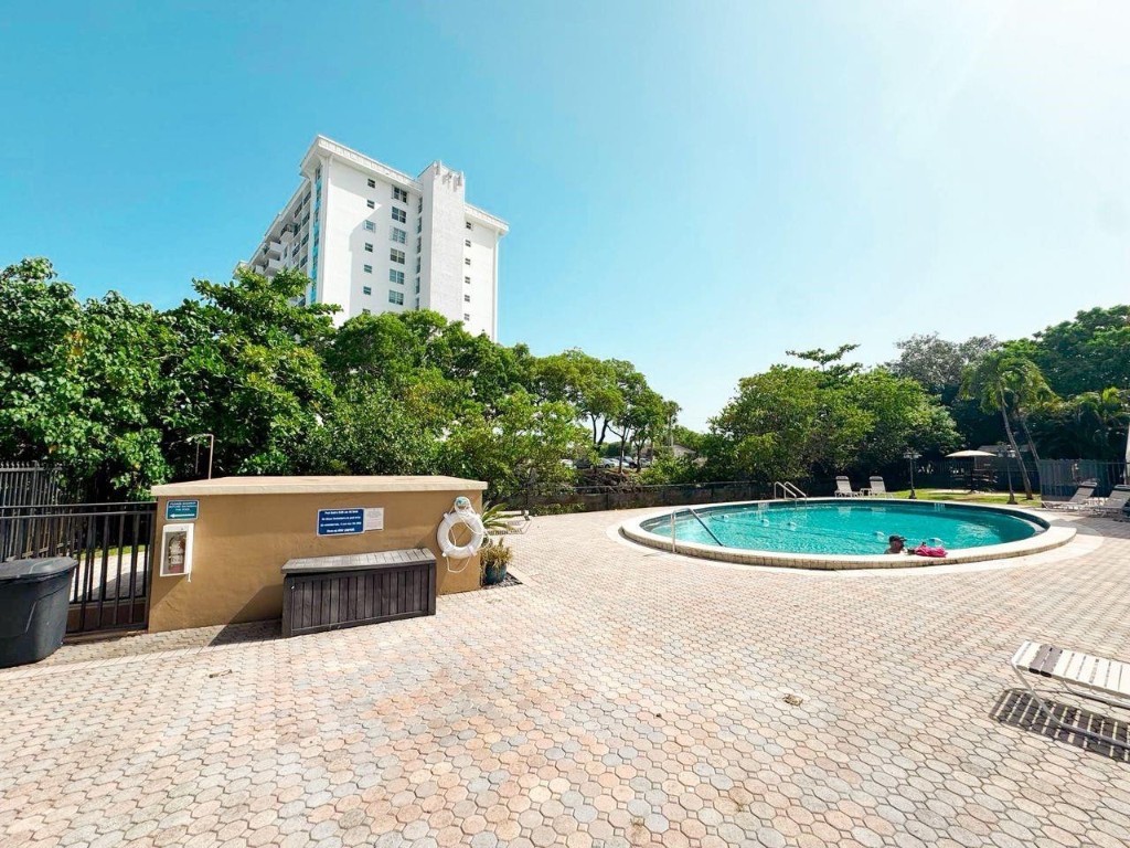 12 NE 19th Court 204A