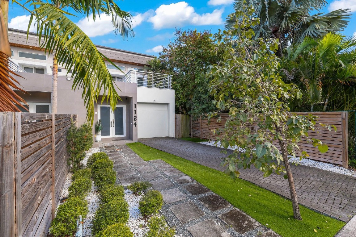 1124 NE 2nd Avenue 1124