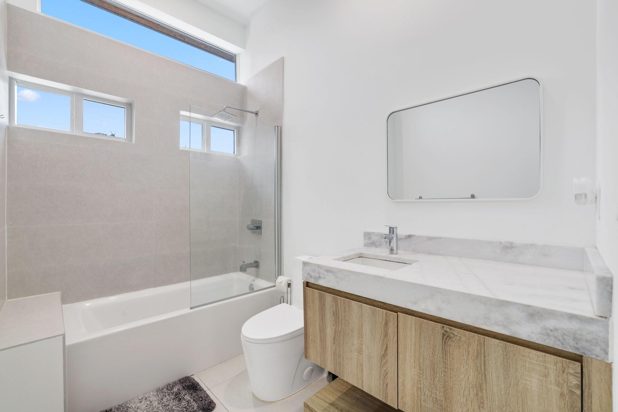 1124 NE 2nd Avenue 1124