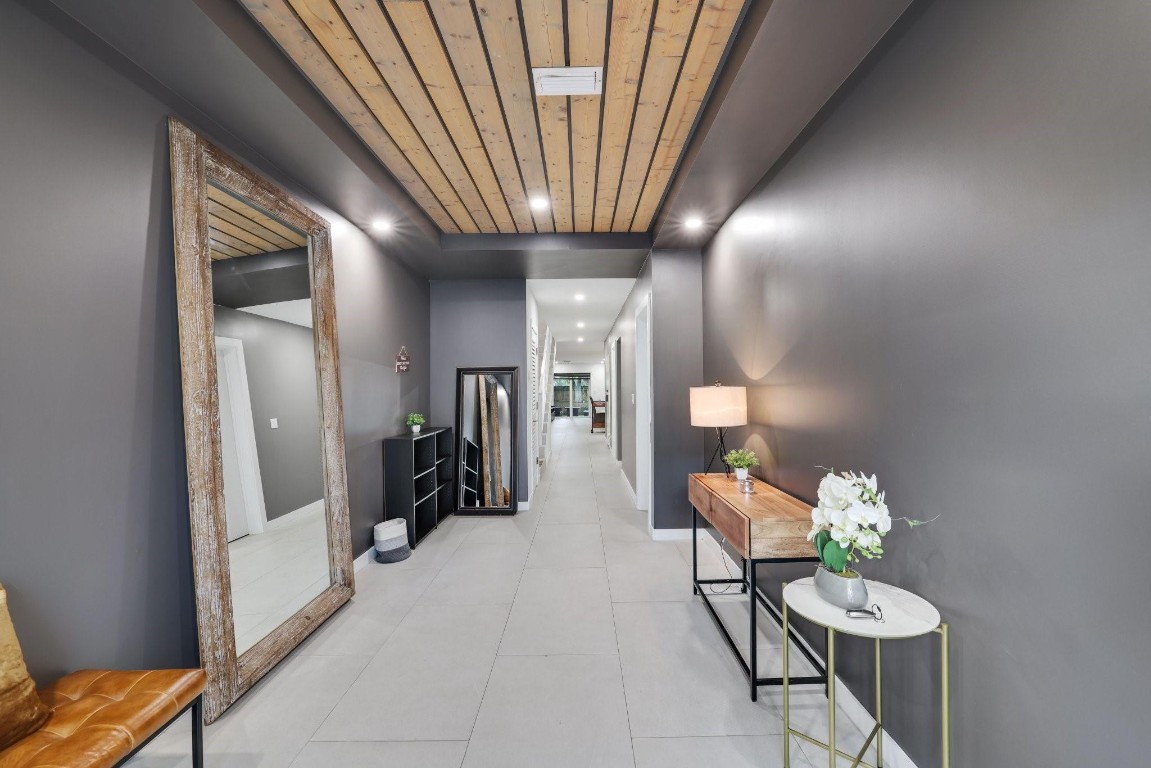 1124 NE 2nd Avenue 1124