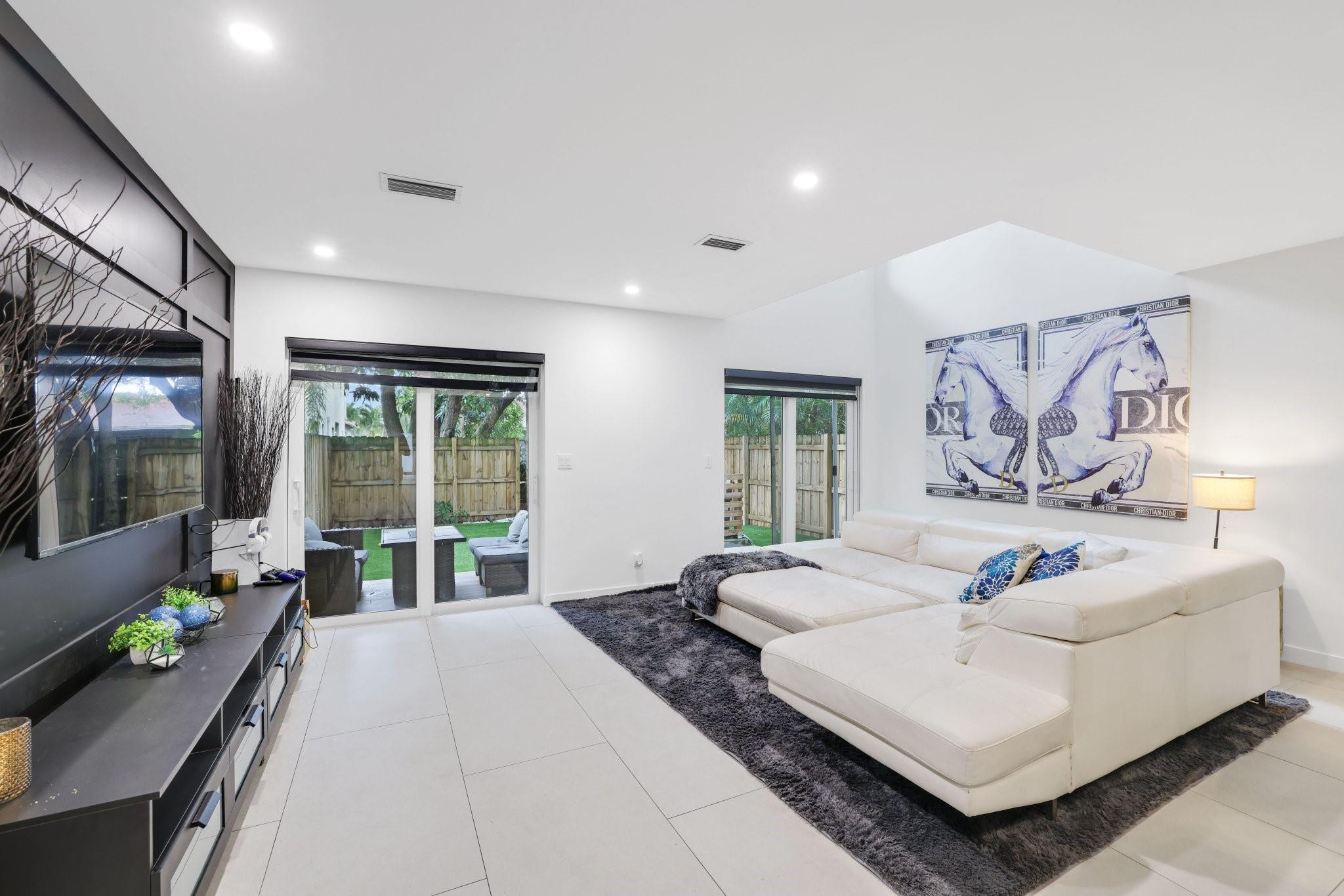 1124 NE 2nd Avenue 1124