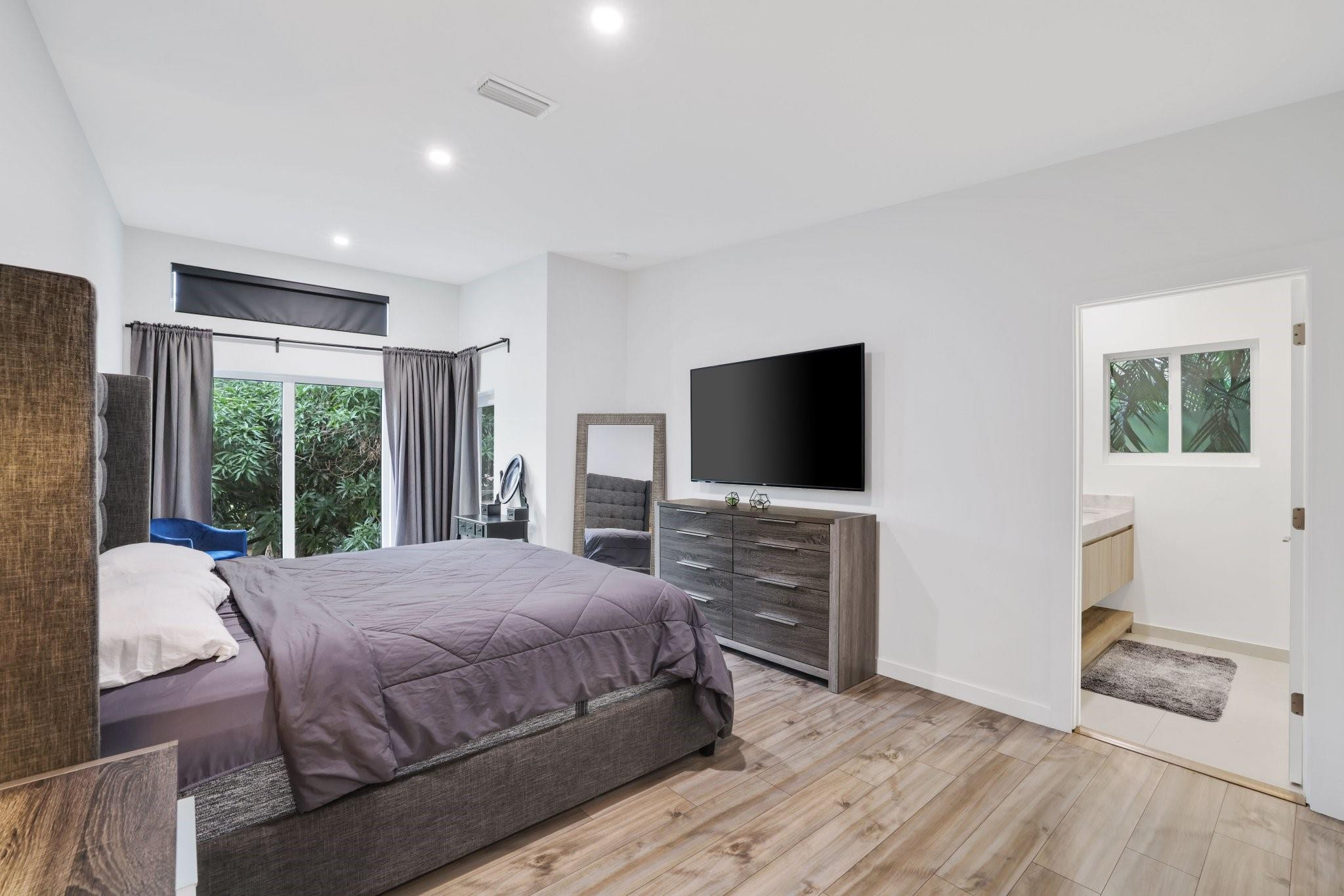 1124 NE 2nd Avenue 1124