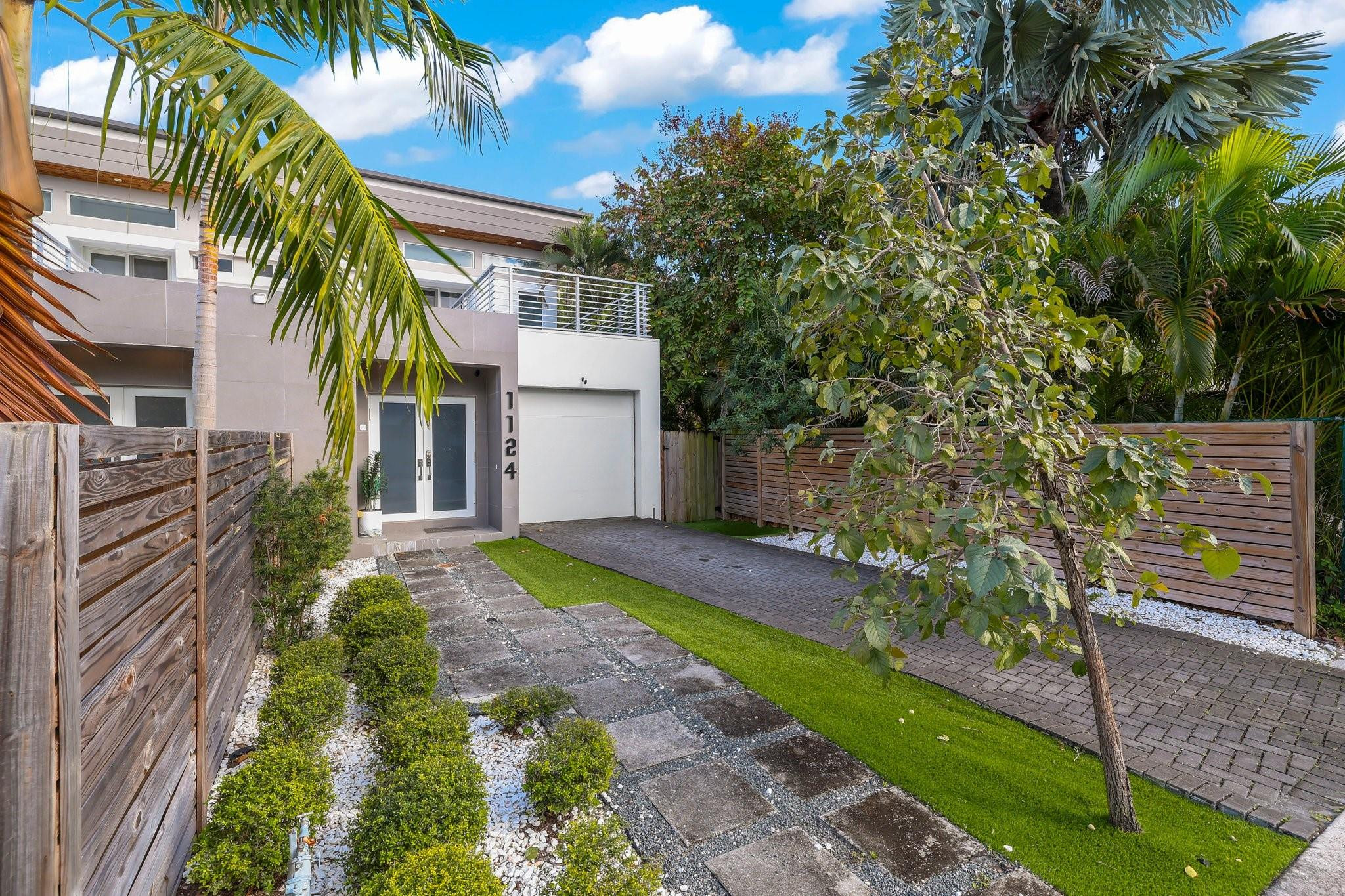 1124 NE 2nd Avenue 1124