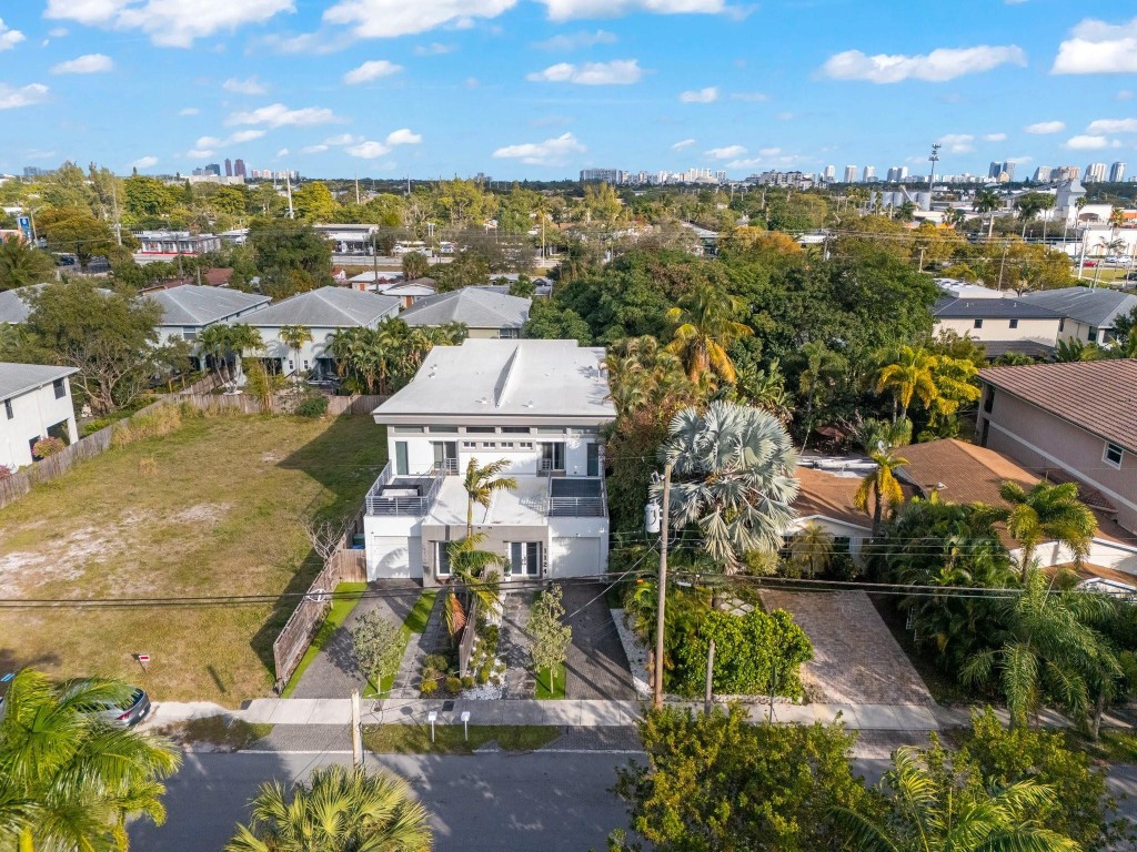 1124 NE 2nd Avenue 1124