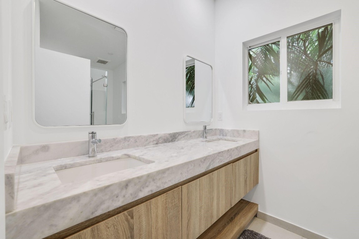 1124 NE 2nd Avenue 1124