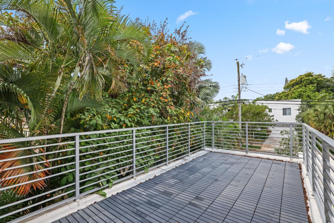 1124 NE 2nd Avenue 1124