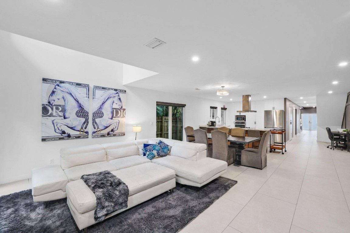 1124 NE 2nd Avenue 1124