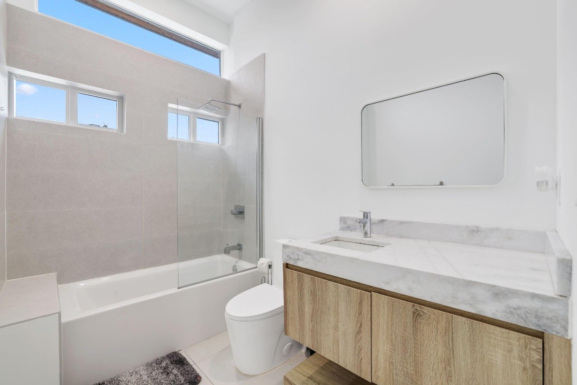 1124 NE 2nd Avenue 1124