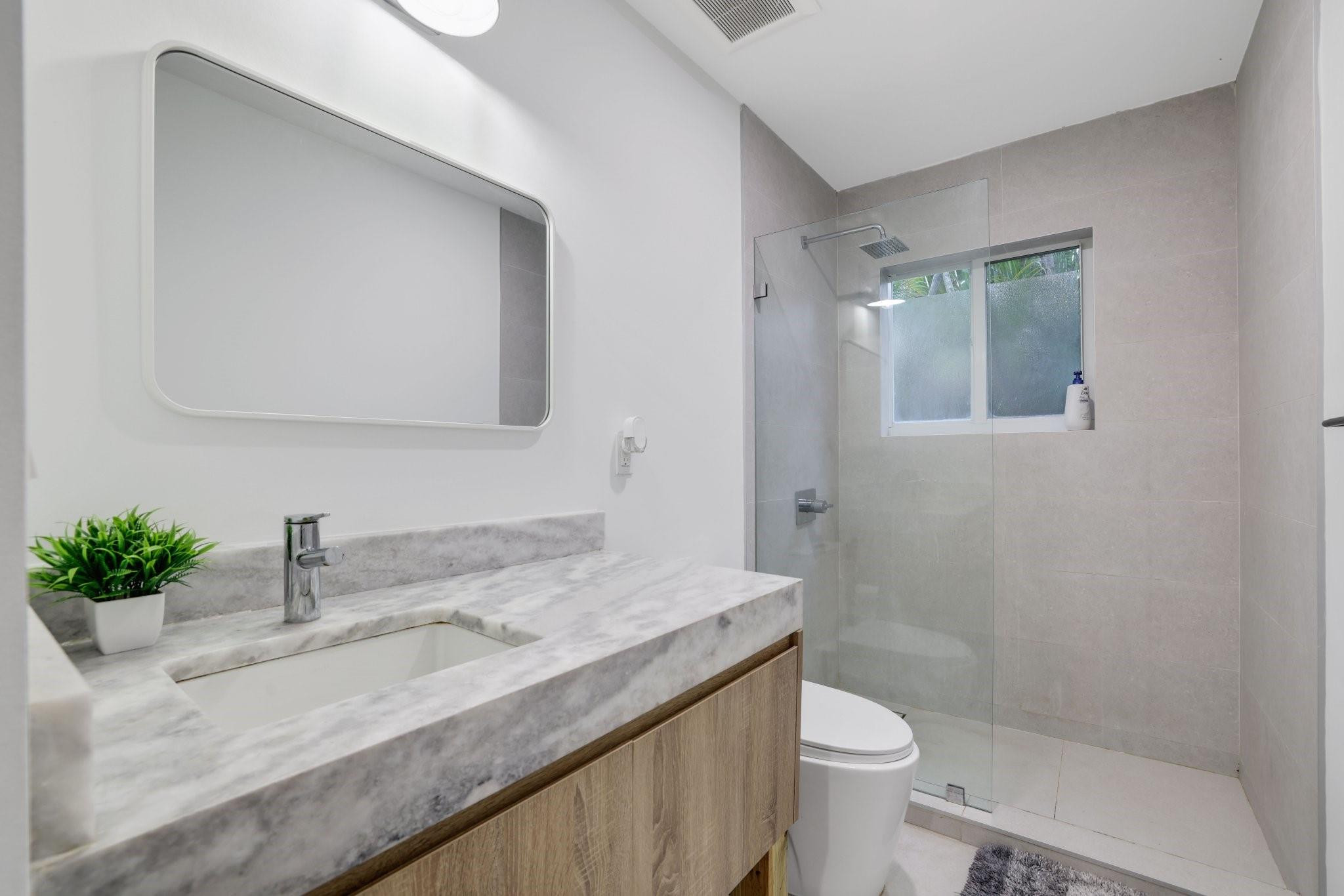 1124 NE 2nd Avenue 1124