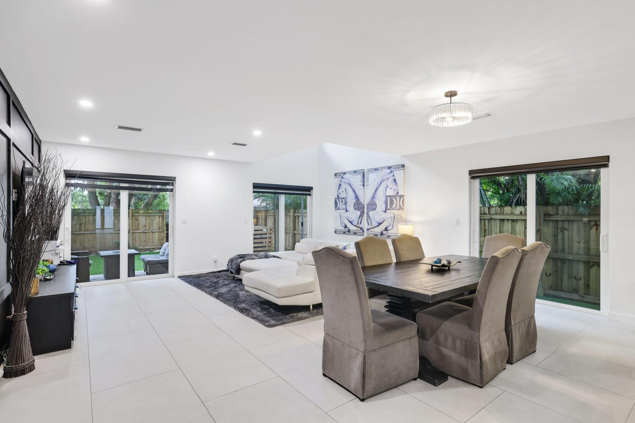 1124 NE 2nd Avenue 1124