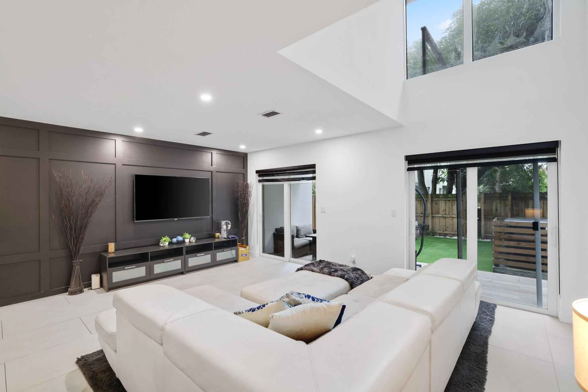 1124 NE 2nd Avenue 1124