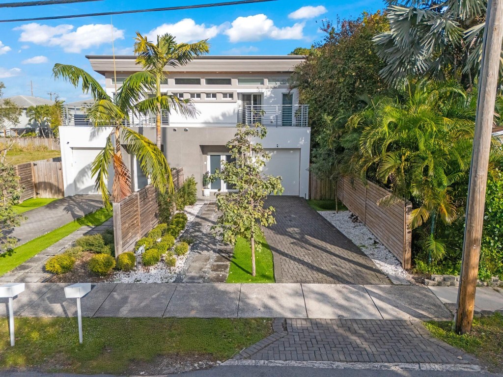 1124 NE 2nd Avenue 1124