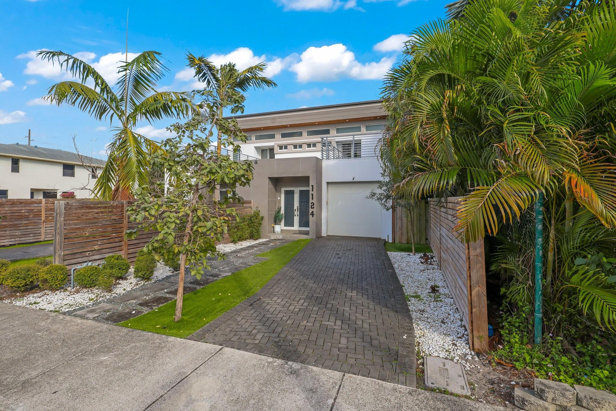 1124 NE 2nd Avenue 1124