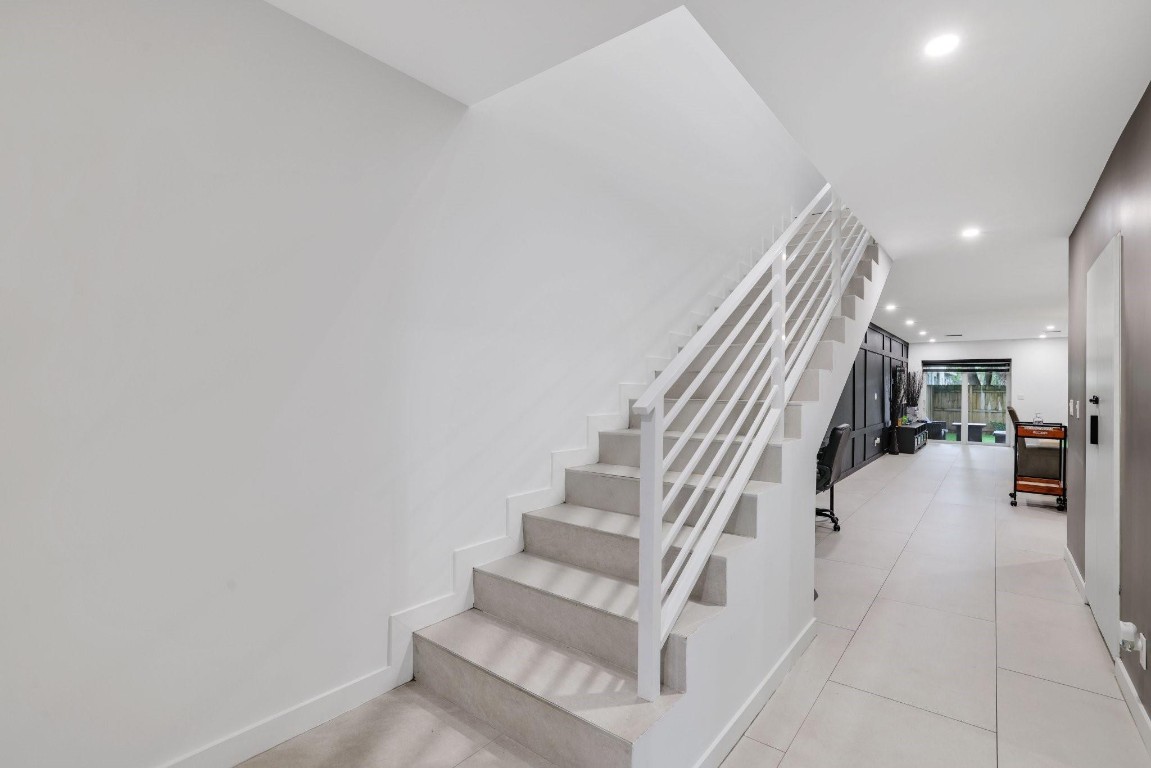 1124 NE 2nd Avenue 1124