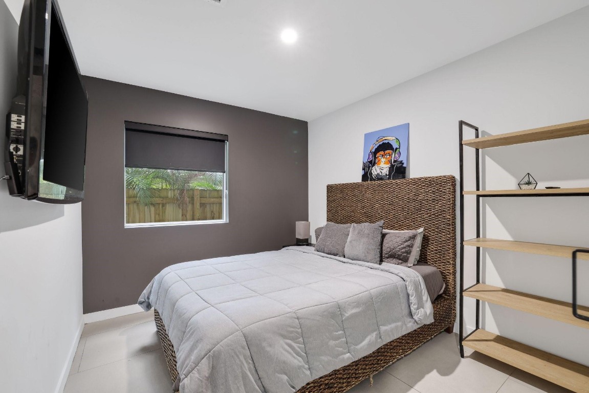 1124 NE 2nd Avenue 1124