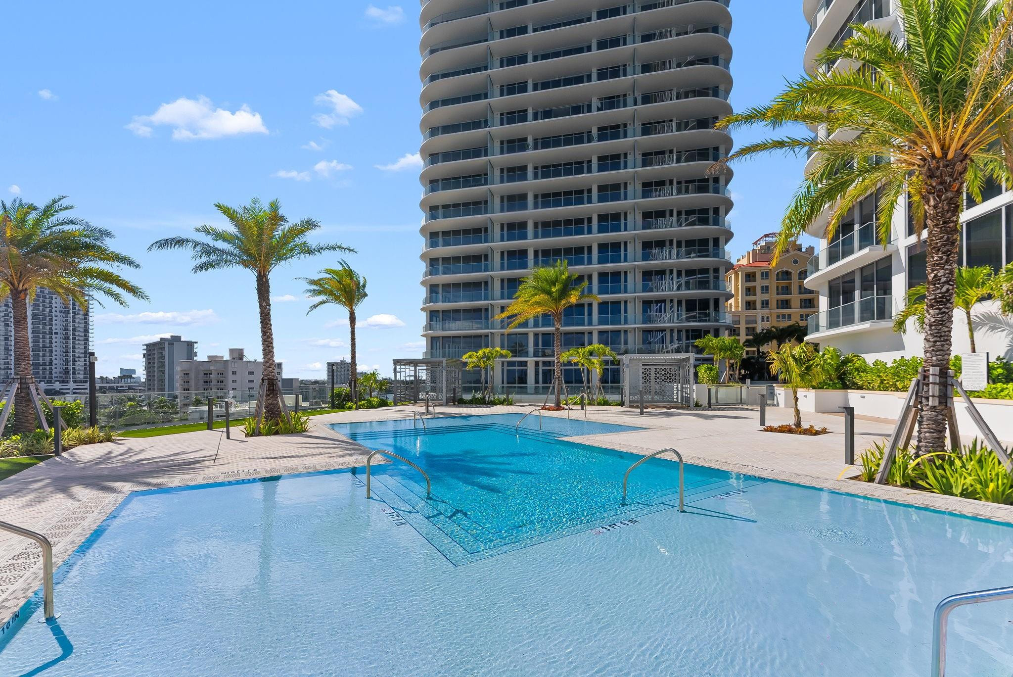153 N Seabreeze 2404-S