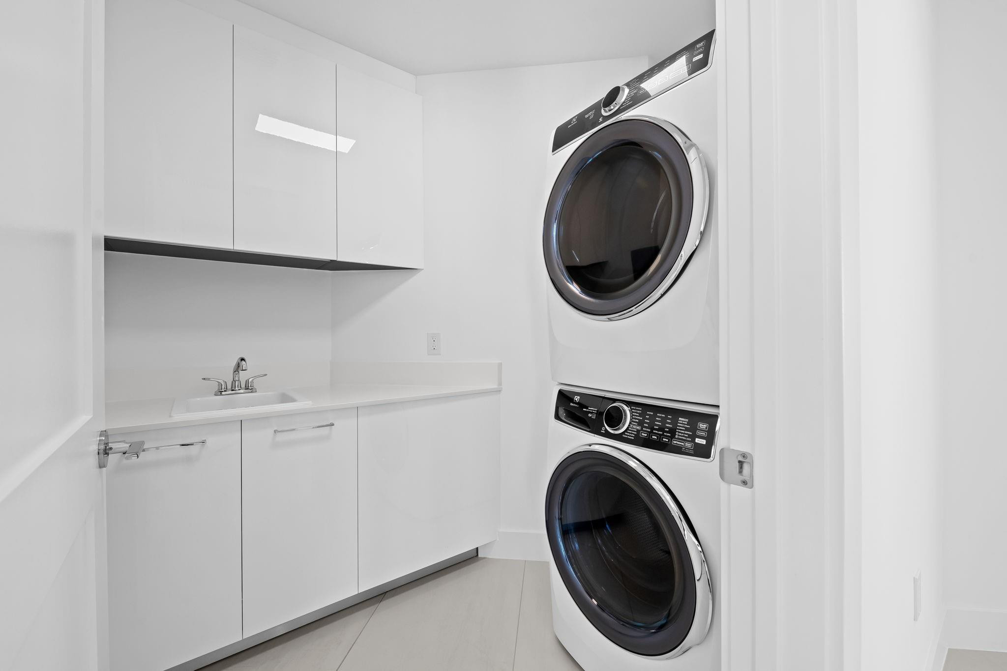 153 N Seabreeze 2404-S
