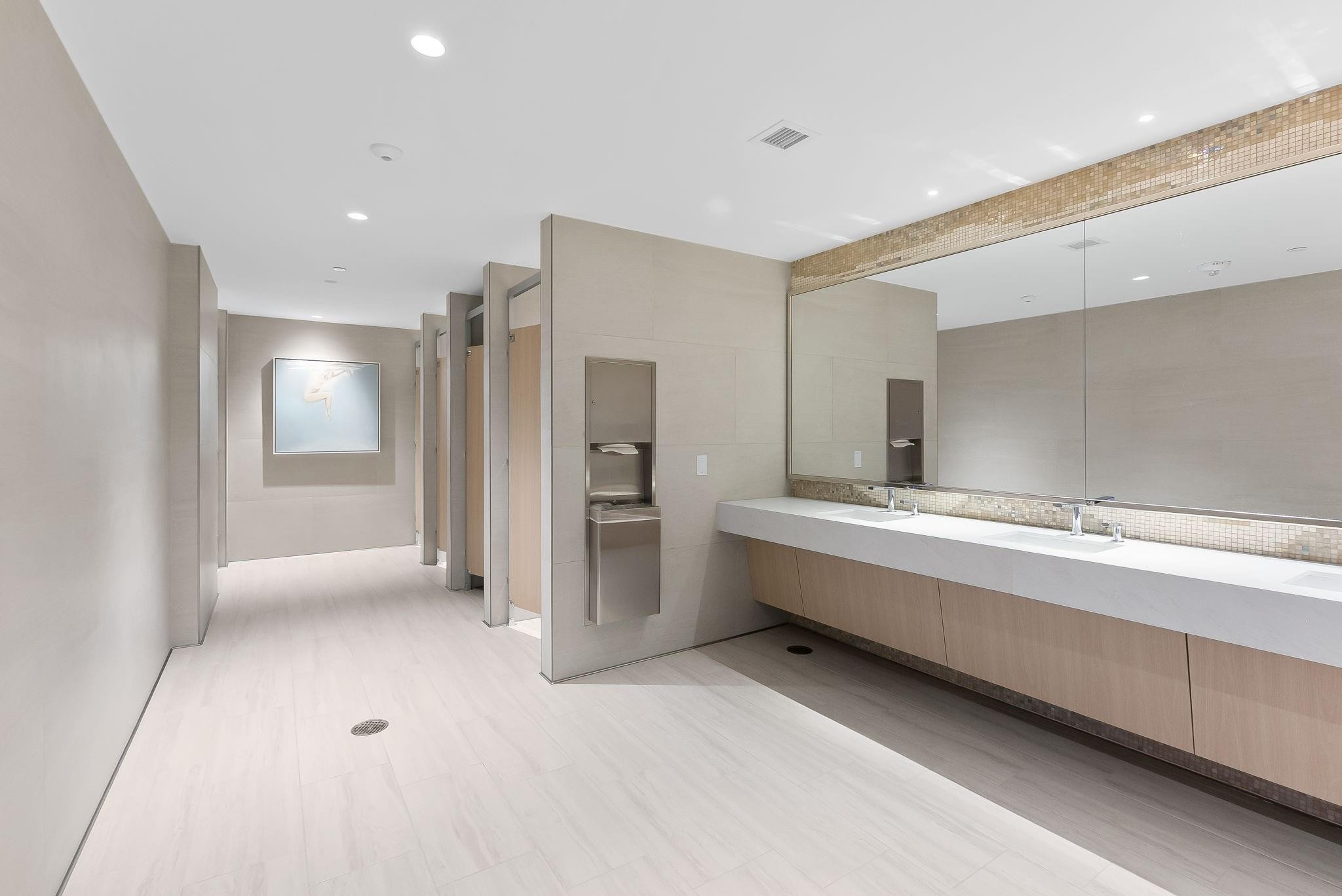 153 N Seabreeze 2404-S