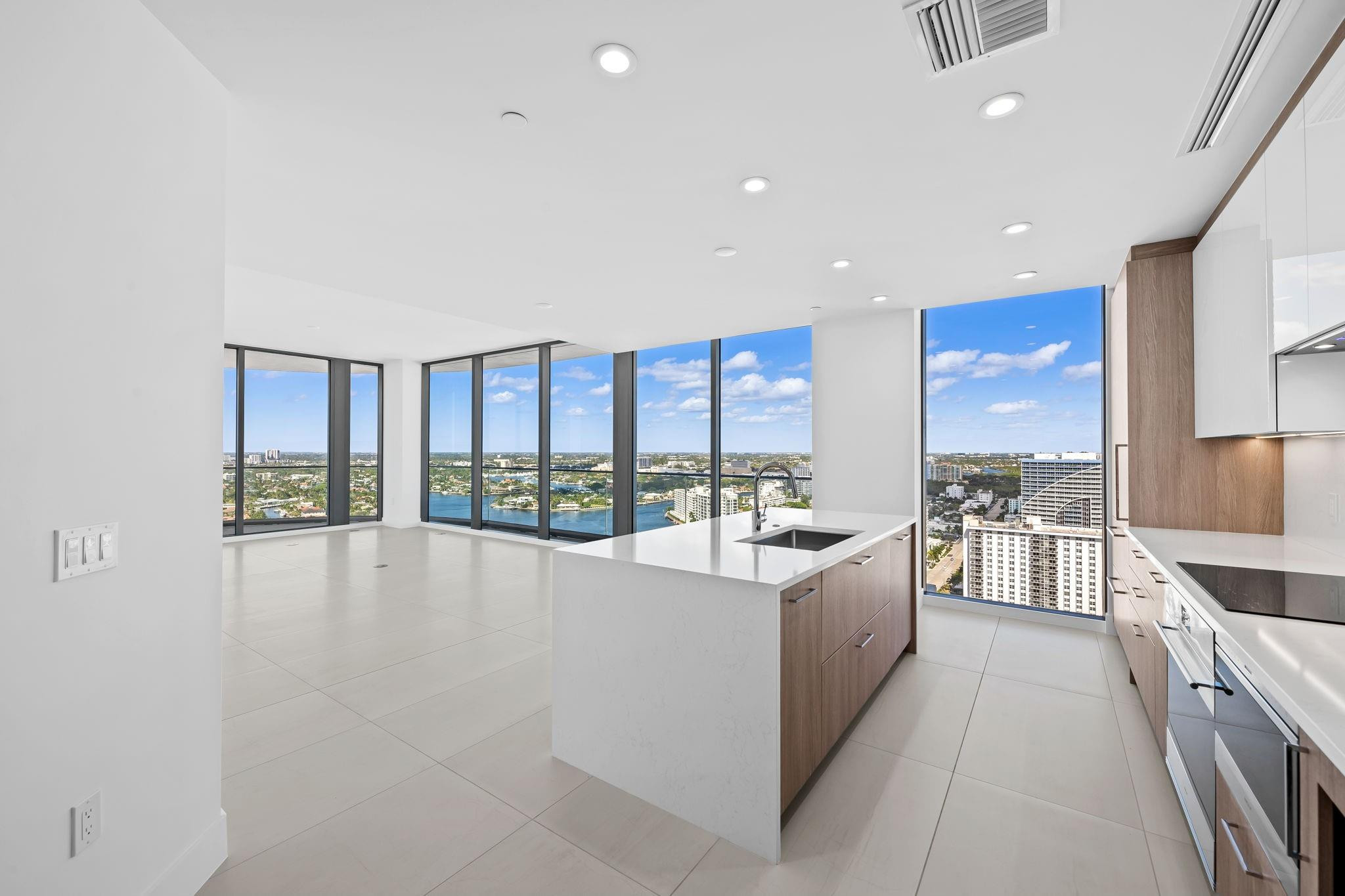 153 N Seabreeze 2404-S