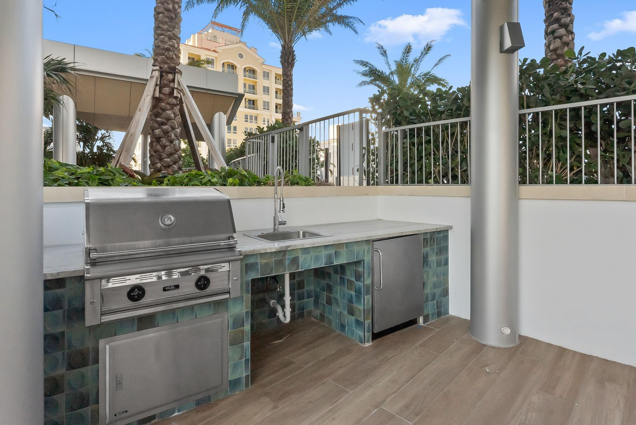 153 N Seabreeze 2404-S