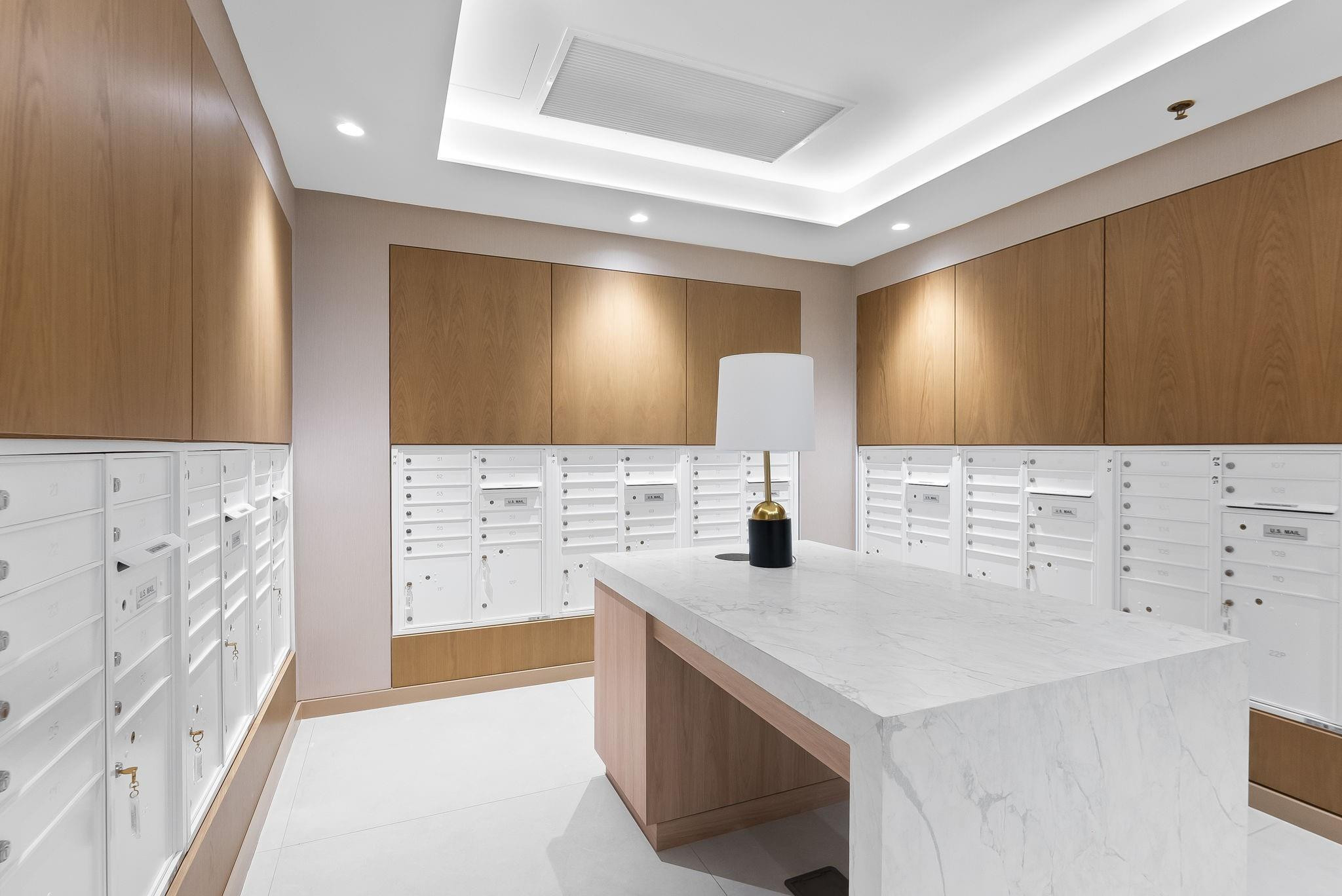 153 N Seabreeze 2404-S