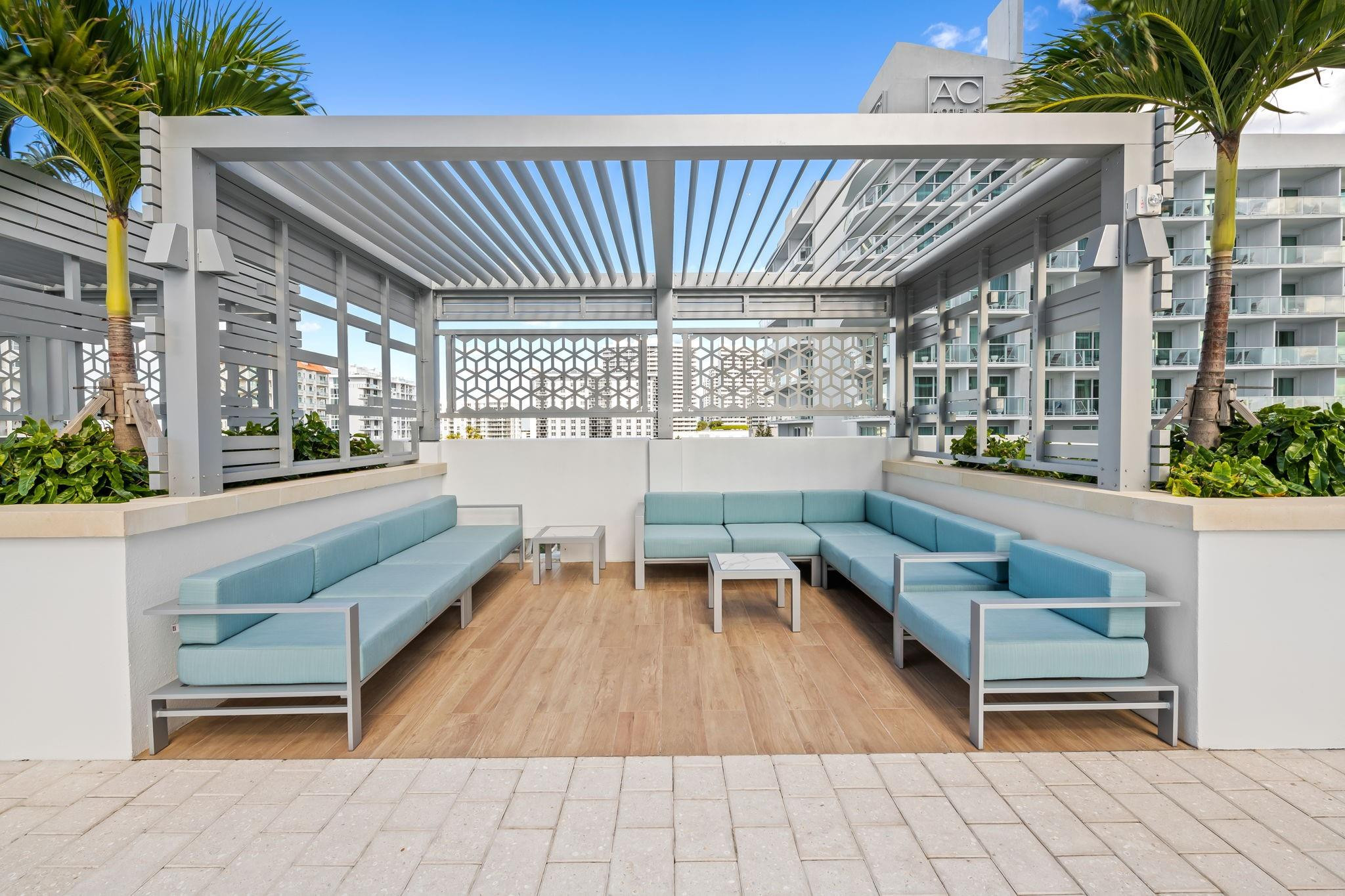 153 N Seabreeze 2404-S