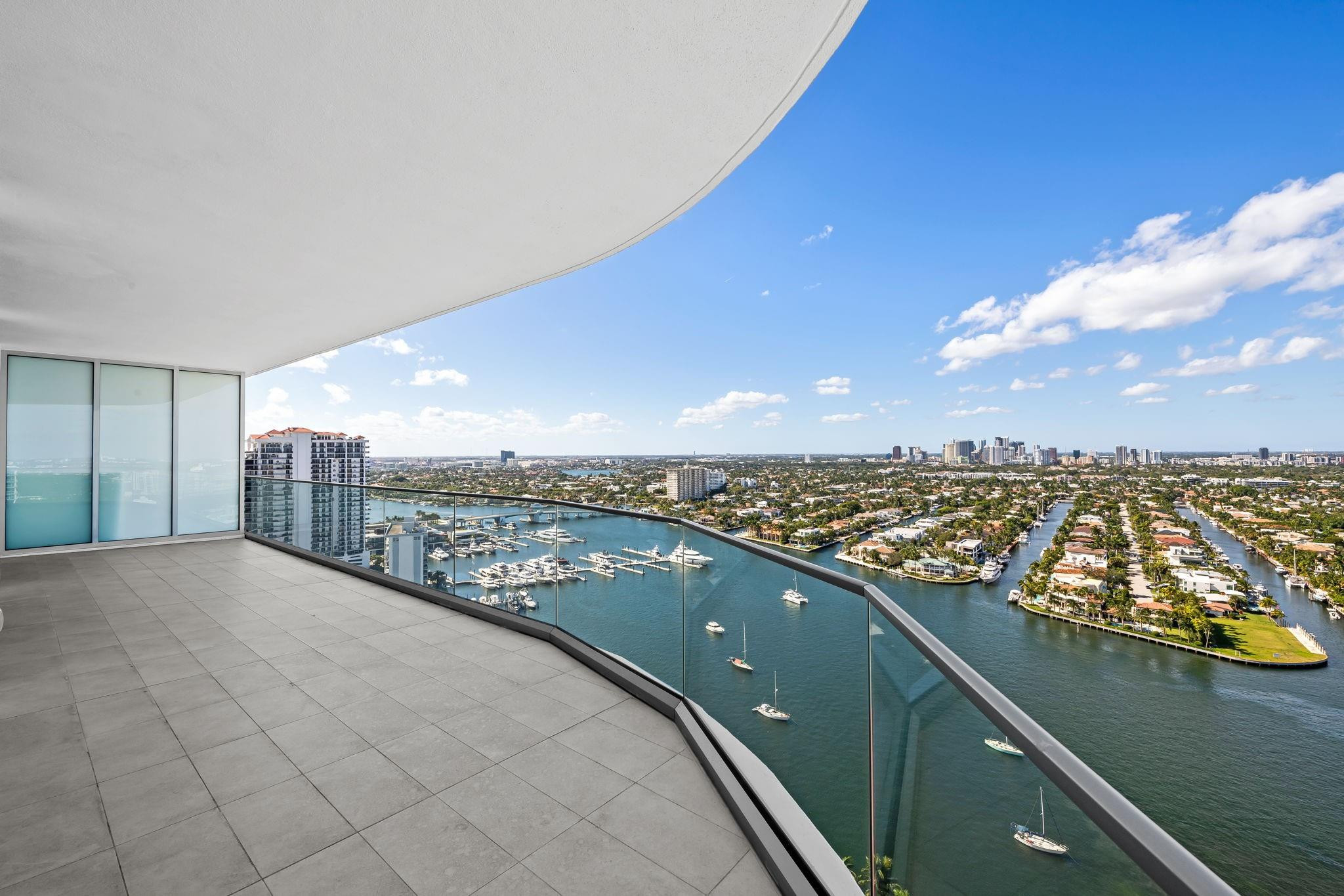 153 N Seabreeze 2404-S