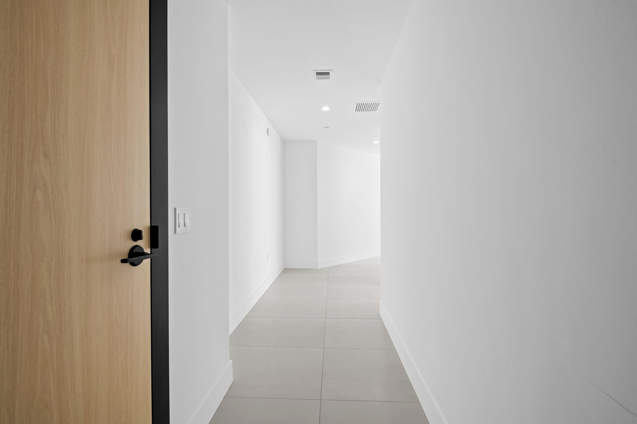 153 N Seabreeze 2404-S