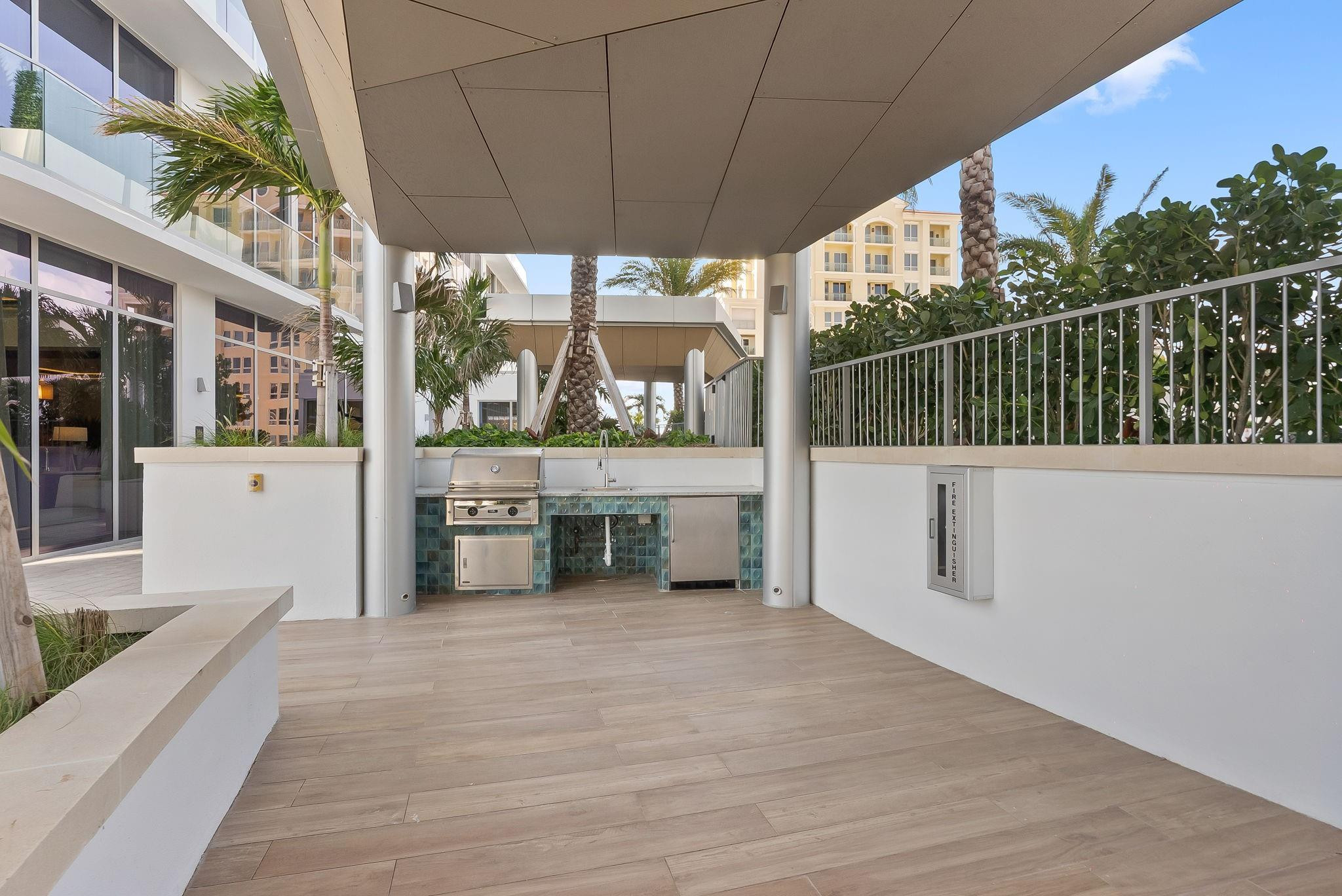 153 N Seabreeze 2404-S