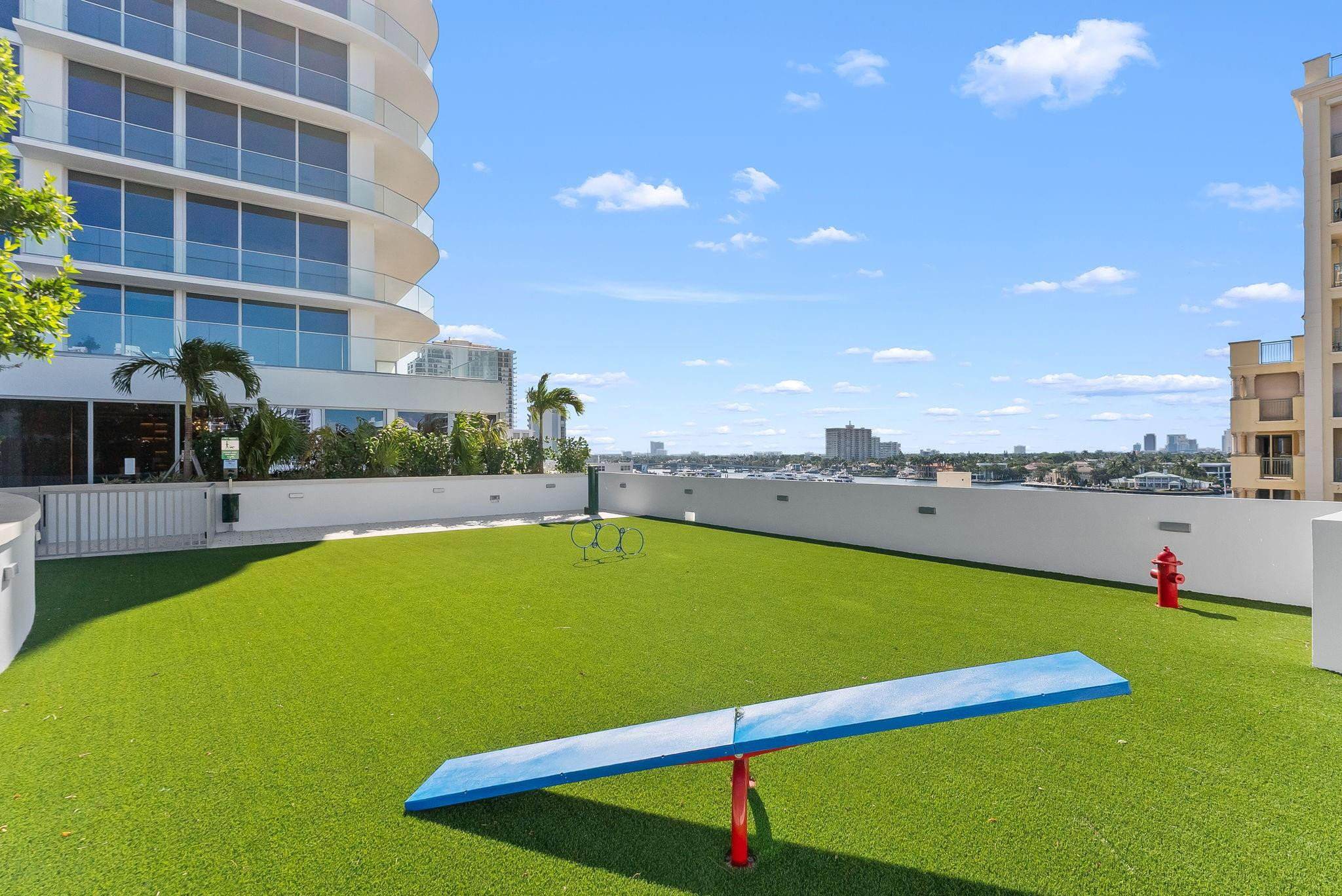 153 N Seabreeze 2404-S
