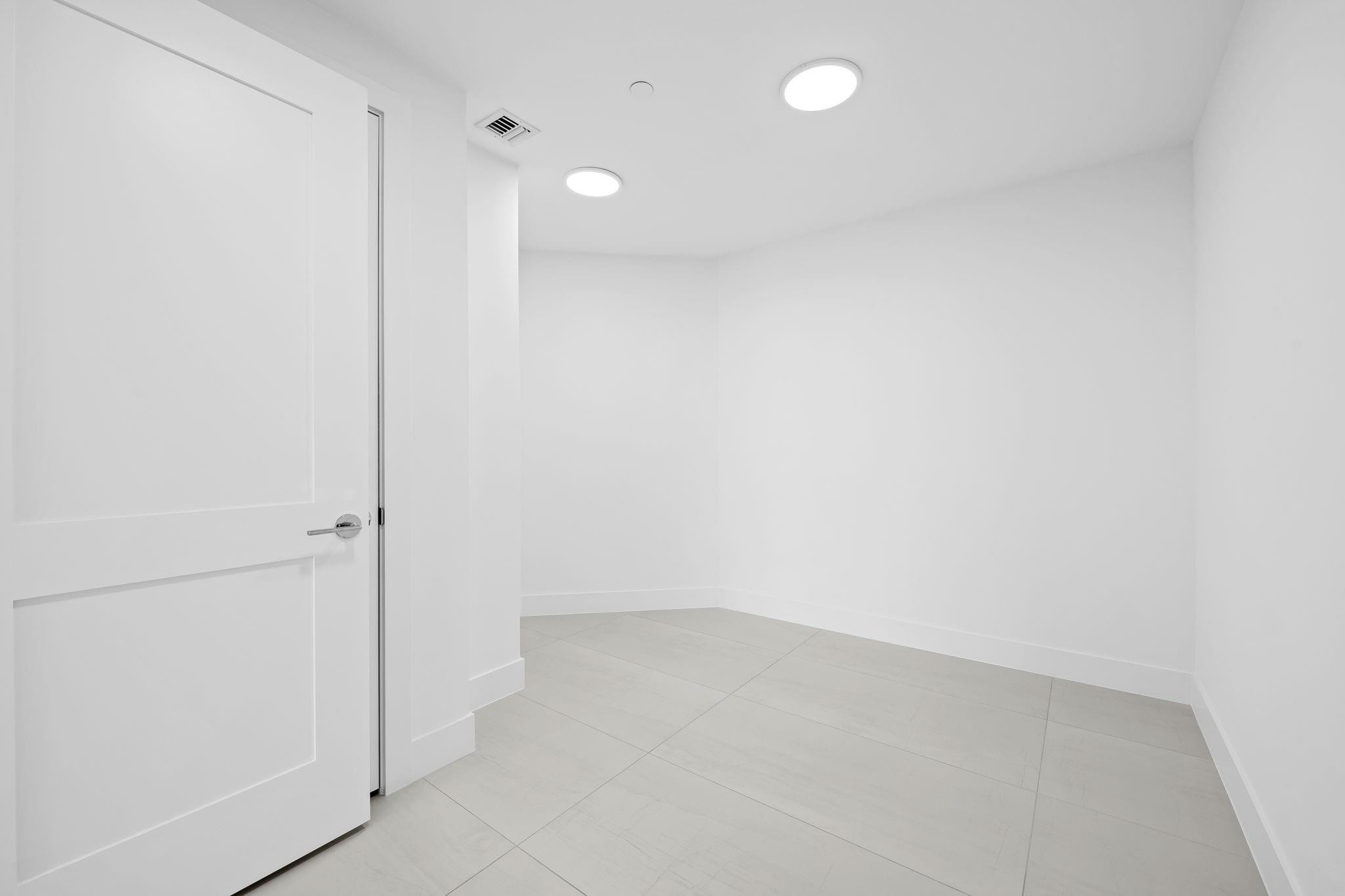 153 N Seabreeze 2404-S