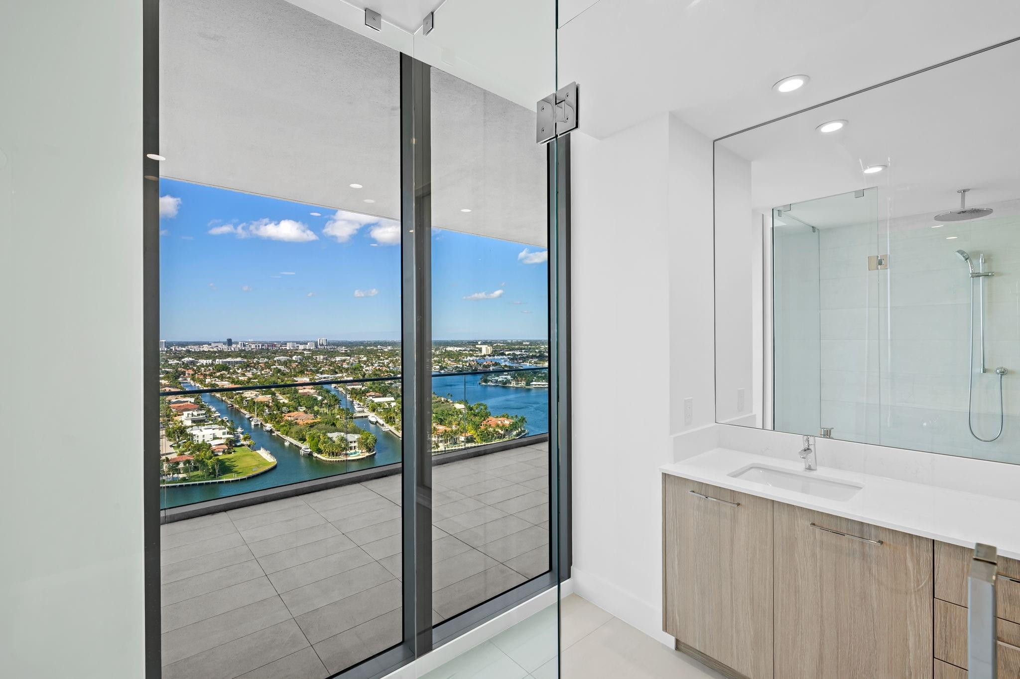 153 N Seabreeze 2404-S