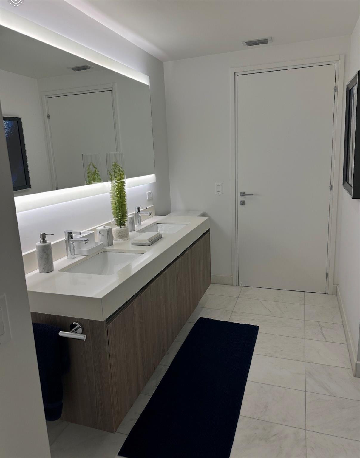401 N Birch Road 1212