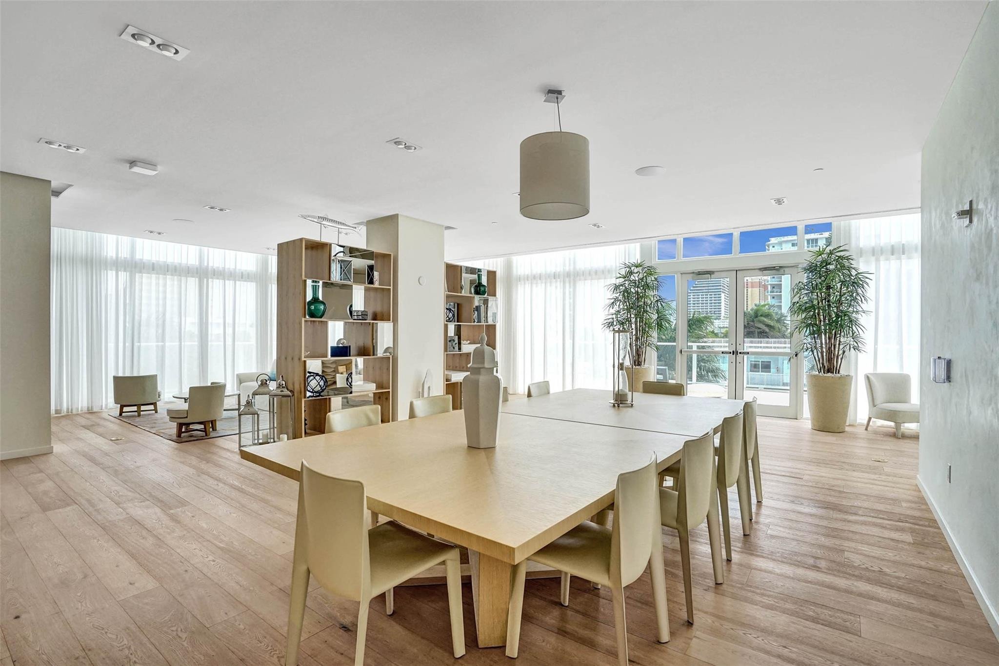 401 N Birch Road 1212