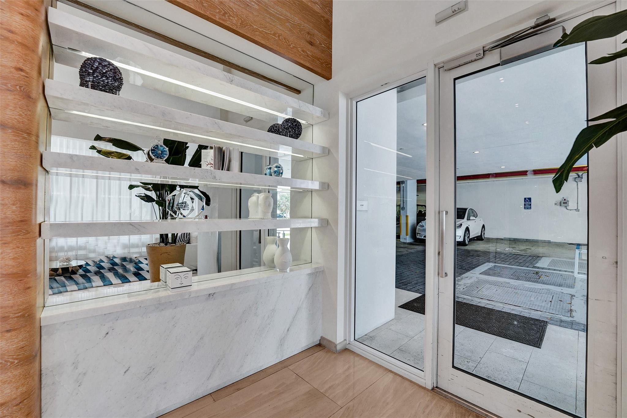 401 N Birch Road 1212