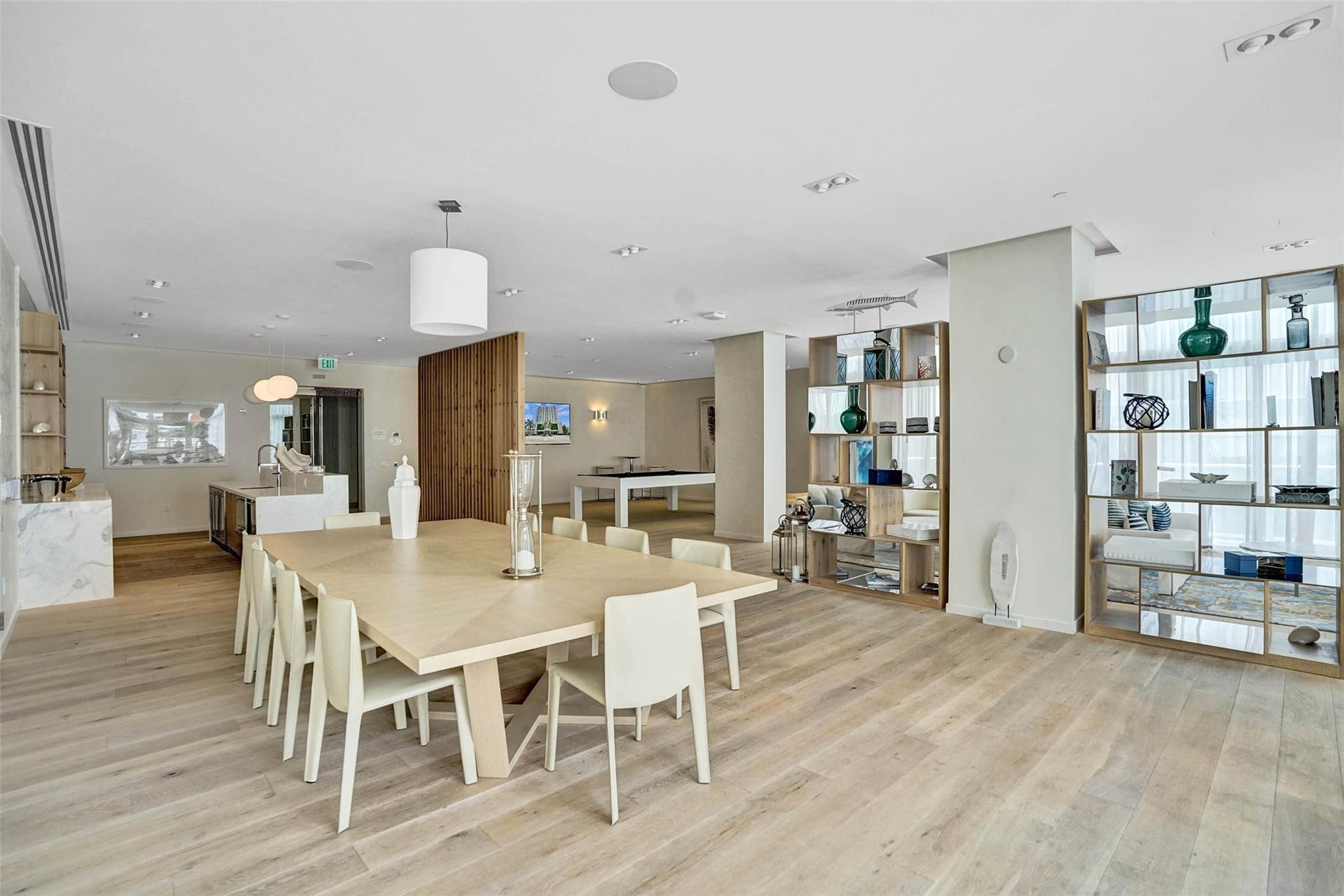 401 N Birch Road 1212