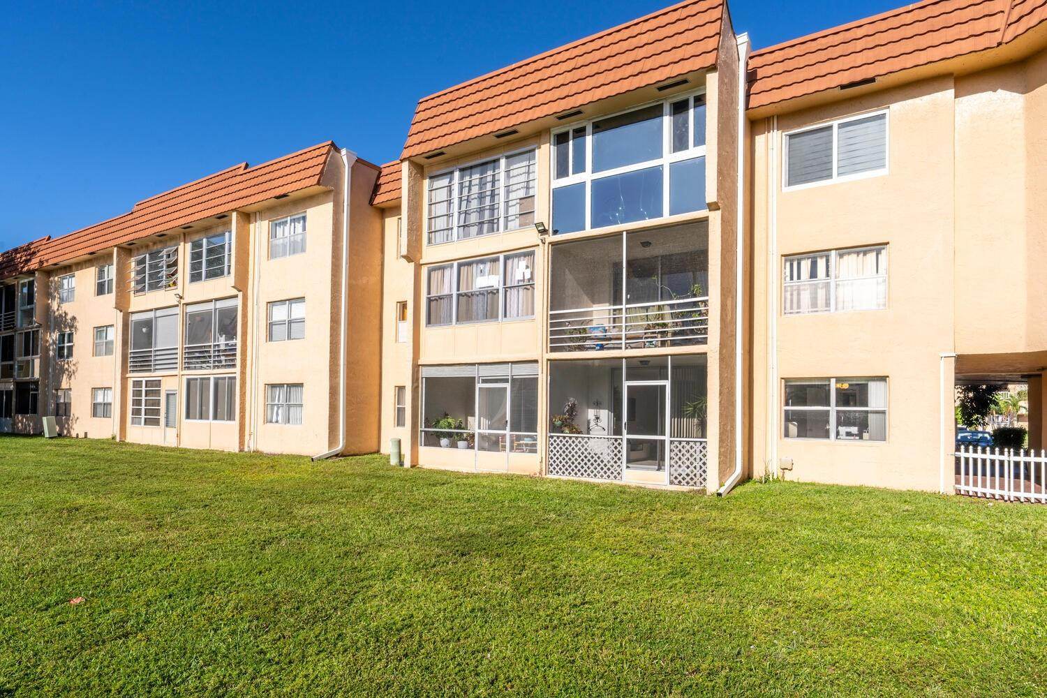 9281 Sunrise Lakes Boulevard Unit: 107